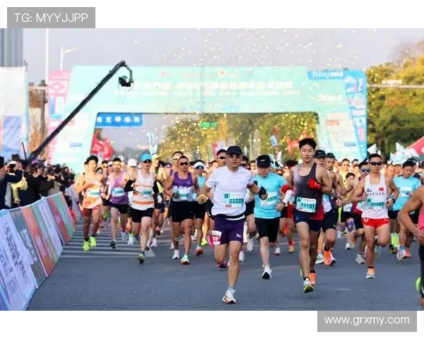 筑城燃情开跑！3.5 万跑者竞逐世界田联精英贵阳马拉松(1)